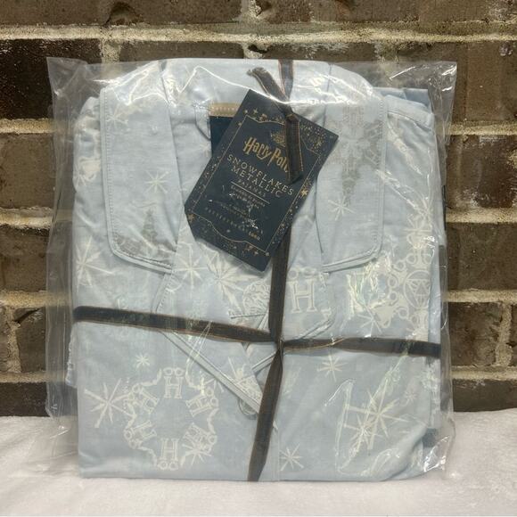 Pottery Barn x Harry Potter Snowflakes Metallic Pajama Set Button Shirt Pant NWT - Picture 1 of 5